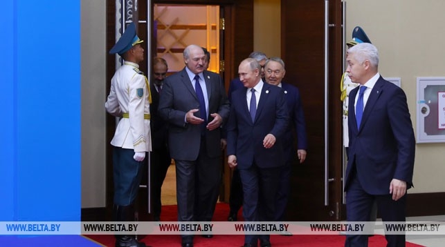 Пул№3: "Путин переговорил с Лукашенко: Александр Григорьевич отошел озадаченный"