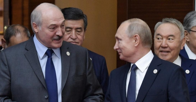 Lukashenka signs two decrees on EAEU with undisclosed content