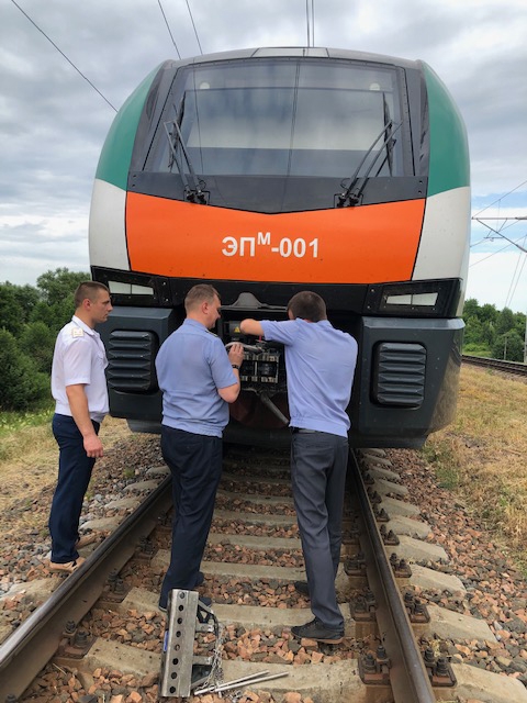 "Штадлер" Гомель — Минск больше четырех часов простоял с пассажирами внутри