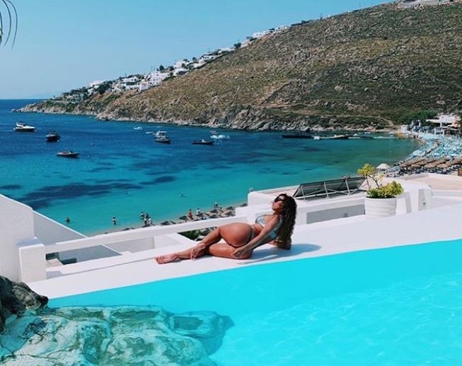 Анна Седокова засветила ягодицы на пикантном фото