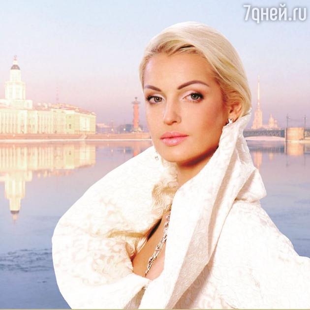 Новый рекорд. Волочкова осилила шпагат под куполом цирка