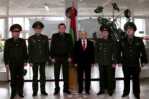 Минобороны переплюнуло МВД. 6 скандалов последнего времени с участием ведомства Равкова