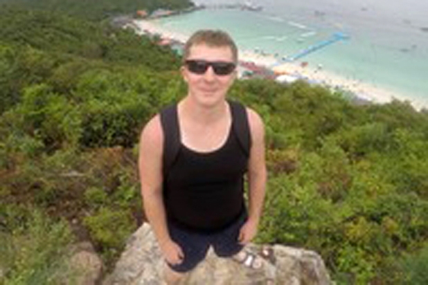 "Прислал маме СМС, что задерживается". Что известно о задержанных из-за взрывов на салюте россиянах