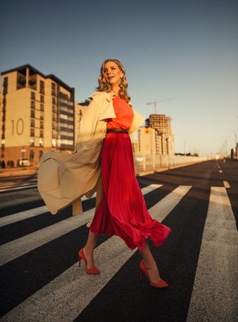 Директор "А-100 Девелопмент" снялась для модного журнала: много красивых фото на фоне известных строек