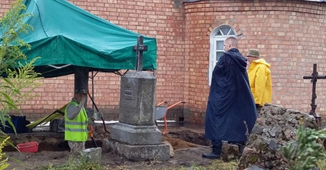 Human remains from Svislac grave for Kalinouski DNA test