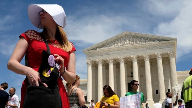 "Рассказ служанки" - антиутопия или реальность будущего? Демография глазами ученых