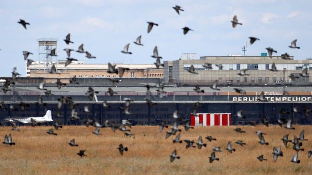 "Секс-будки" в старом аэропорту: в Берлине хотят открыть бордель быстрого обслуживания