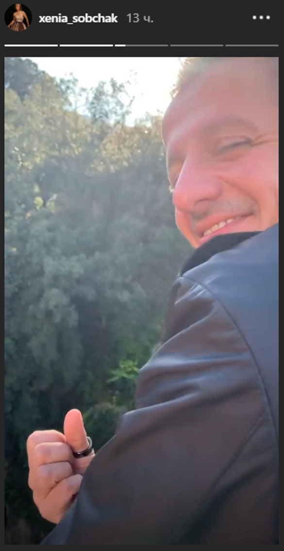 Новый муж Собчак снял обручальное кольцо