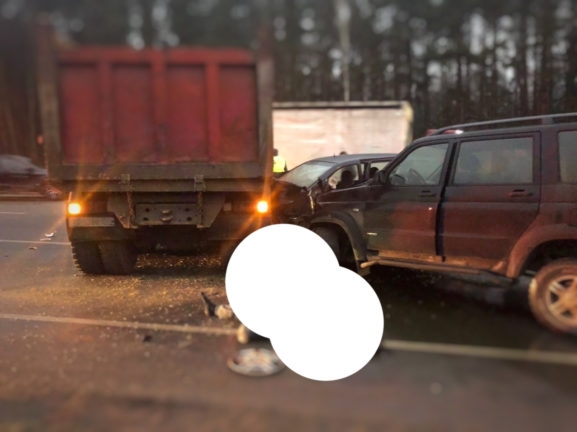 В Подмосковье очевидцы бросились спасать белорусов, попавших в ДТП, но их насмерть сбил "Патриот"