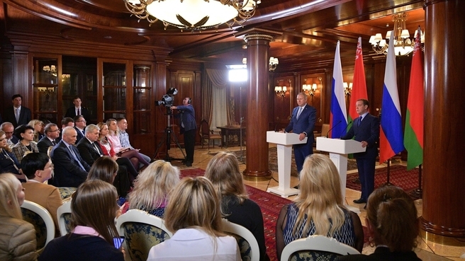 Что нужно знать о "дорожных картах" и переговорах Лукашенко с Путиным