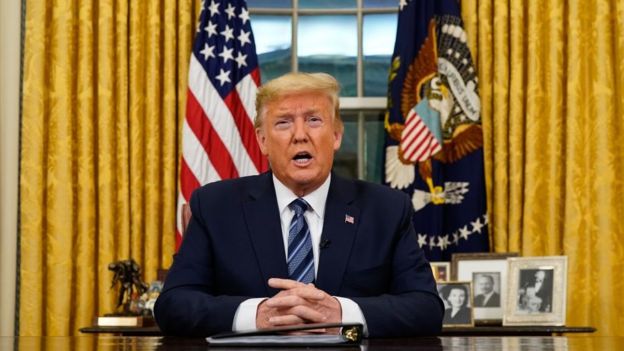 Коронавирус: худший день на фондовых рынках США и Британии с 1987 года