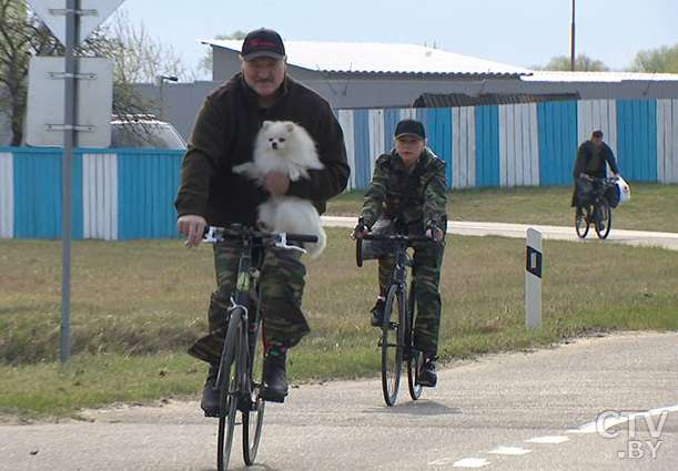 Лукашенко сделал замечание Коле, а вопрос тракториста его рассмешил