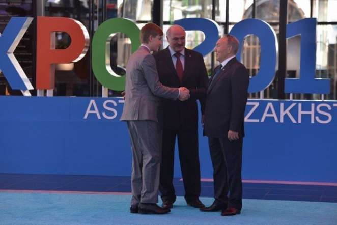 Как могла бы выглядеть новая жизнь Лукашенко, если бы он пошел по пути Назарбаева