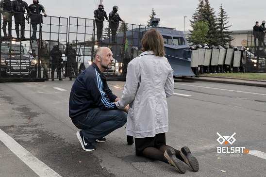 «Это капитальный пиаровский провал». Эксперты комментируют видео, где Лукашенко ходит с автоматом