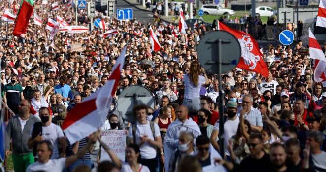 Protest Crowd Swells In Belarus Despite Fresh Detentions, Official Volley At 'Unfeminine' Critics