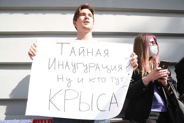 «Лукашенко сам не знает, как закончится его политическая карьера». Аналитики о тайной инаугурации