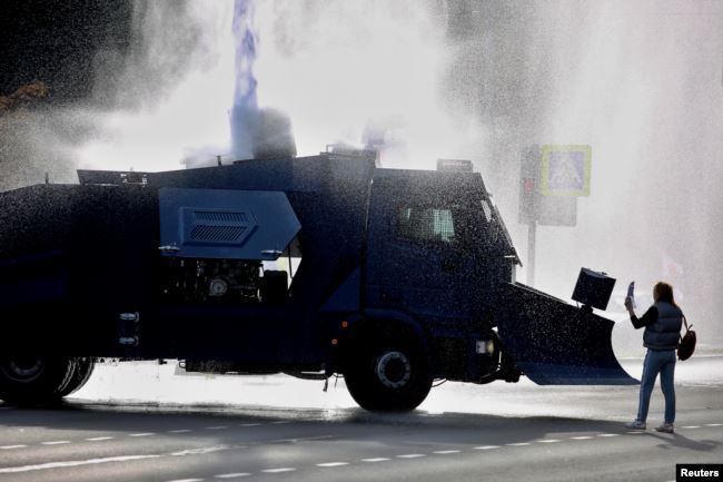 Tens of Thousands March In Minsk Demanding Release of Belarusian Political Prisoners