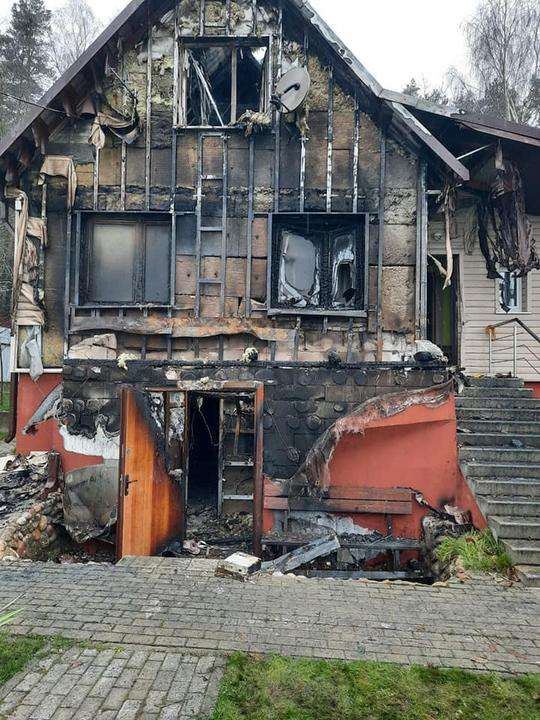 «Оставили куклу с окровавленными глазами и записку с угрозами». Академику Мрочеку подожгли дачу