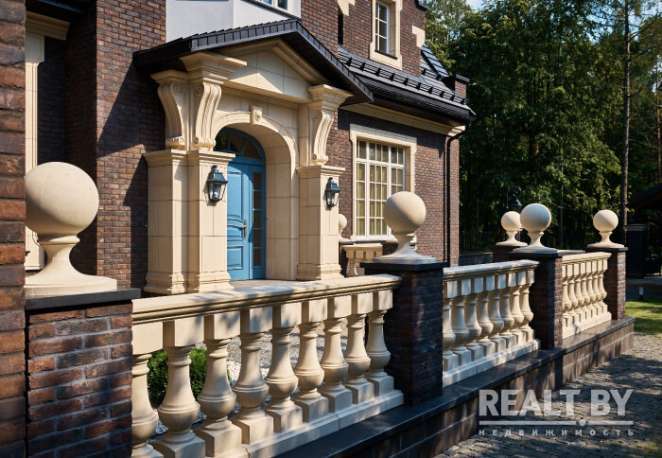 «Не забудем!»: «партизаны» оставили надпись на новом коттедже Баскова в английском стиле