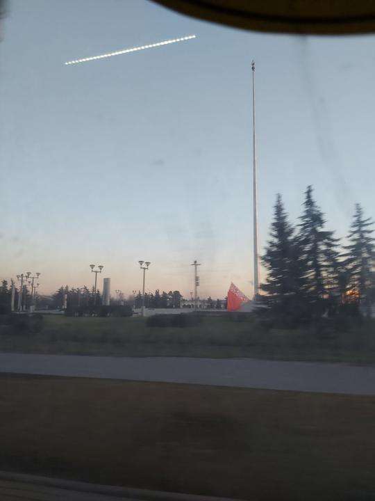 Стало известно, почему утром у Дворца независимости большой красно-зеленый флаг был на земле