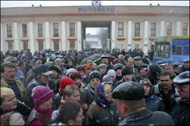 Власти больше 15 лет изобретают велосипед: мотовелозавод будут мучать и дальше