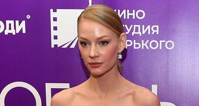 Светлана Ходченкова на умопомрачительных каблуках и в секси-костюме свела россиян с ума