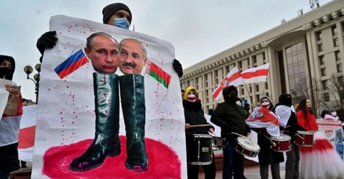 Дракахруст: В подкорке у белорусов сидит мысль – завтра «старший брат» может приехать на танке