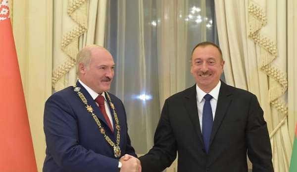 Политолог: Деньги от Алиева не решат проблем Лукашенко