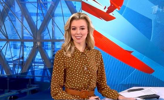 Как выглядит ведущая прямой линии с Путиным, которую в народе прозвали «суфлешкой»