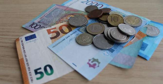 Сколько «живой» валюты осталось в резервах Беларуси? Одной картинкой