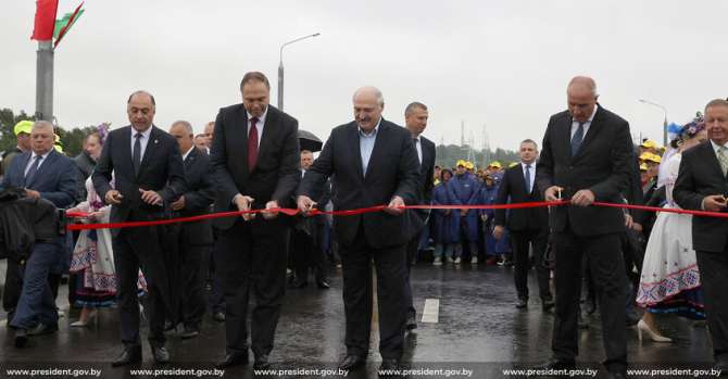 Лукашенко с третьей попытки все-таки открыл многострадальный мост в Гродно