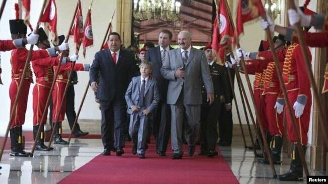 Лукашенко: Я всегда держу детей подальше от политики. А как на самом деле?