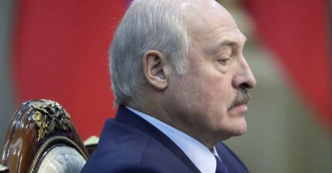 «Тушить пожары» или отдохнуть? Политологи оценили таинственный визит самолёта Лукашенко в Сочи
