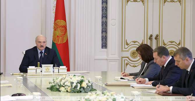 Lukashenko urges not to make drama out of sanctions