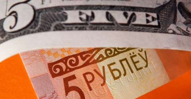 В начале торгов 13 октября растут курсы доллара и российского рубля