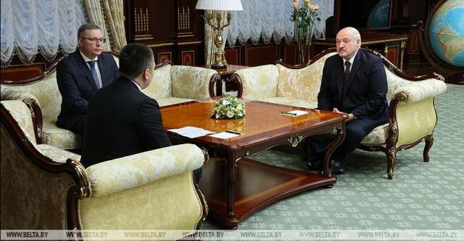 Lukashenko pledges strong response to West's border militarization