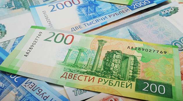 Рубль покатился по наклонной на планах Минфина рекордно скупать валюту