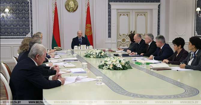 Lukashenko promises tough response to EU's new sanctions
