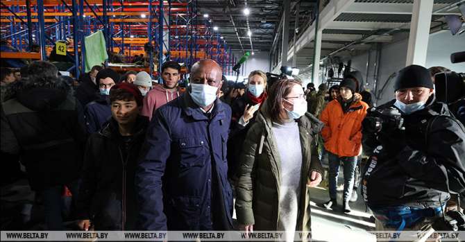 UN representatives in Belarus visit temporary refugee accommodation point on Belarus-Poland border