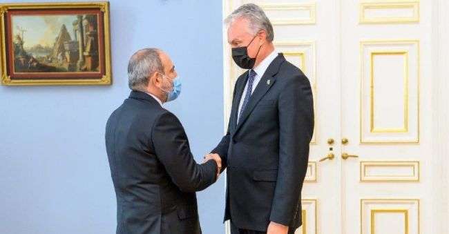 Плевок в душу? Лидеры ЕАЭС дружат с врагами Лукашенко за его спиной