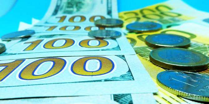Доллар и евро дешевеют второй день подряд на бирже в Минске 24 декабря