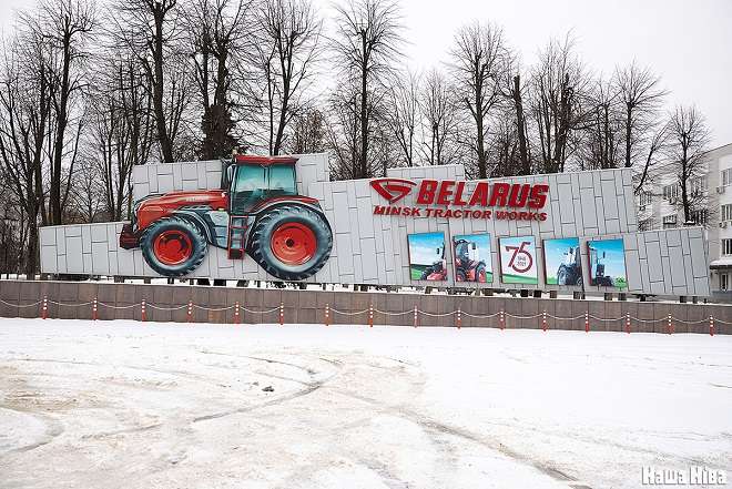 «Когда устроился, получал 2000 долларов. А в прошлом году только 500»