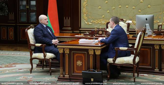 Лукашенко заявил, что «скоро Минск встанет, как Москва»