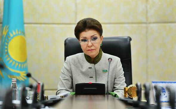 «Старик, уходи!» Рассказываем о культе личности Назарбаева, против которого восстали казахи