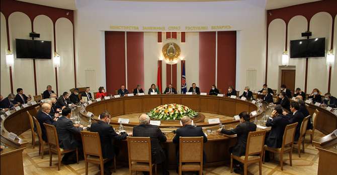 Foreign diplomats briefed on proposed amendments to Belarusian Constitution