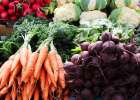 Власти будут сдерживать цены на импортные овощи и фрукты и на отечественные сыры