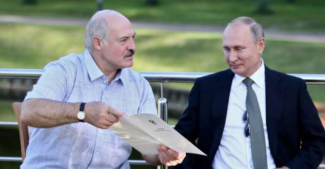 Лукашенко все чаще называют марионеткой Путина: 7 поводов для обвинений в его сторону
