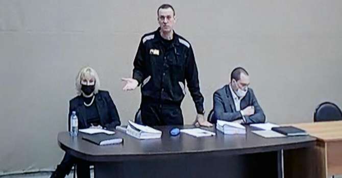 Навального приговорили к 9 годам лишения свободы