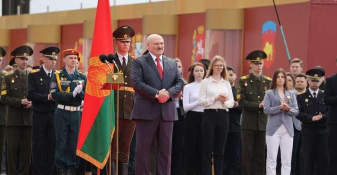 Лукашенко рассказал, почему ненавидит герб «Погоня» и бело-красно-белый флаг
