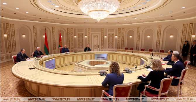 Lukashenko suggests setting up cooperative enterprises with Russia